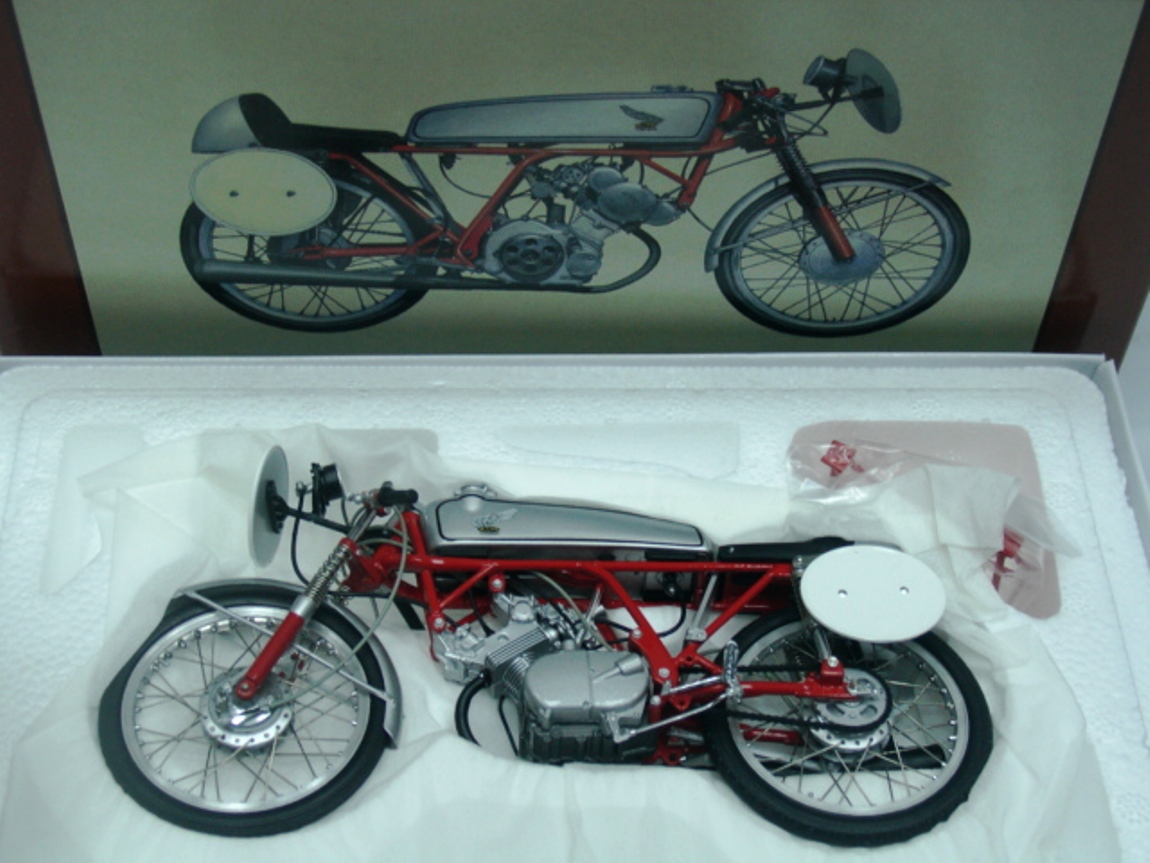 honda-cr110-silver-red003.jpg