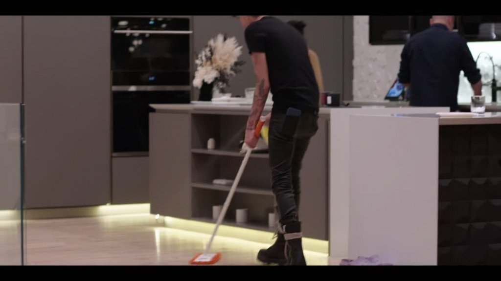 [Image: vtpie096jh1c.jpg]