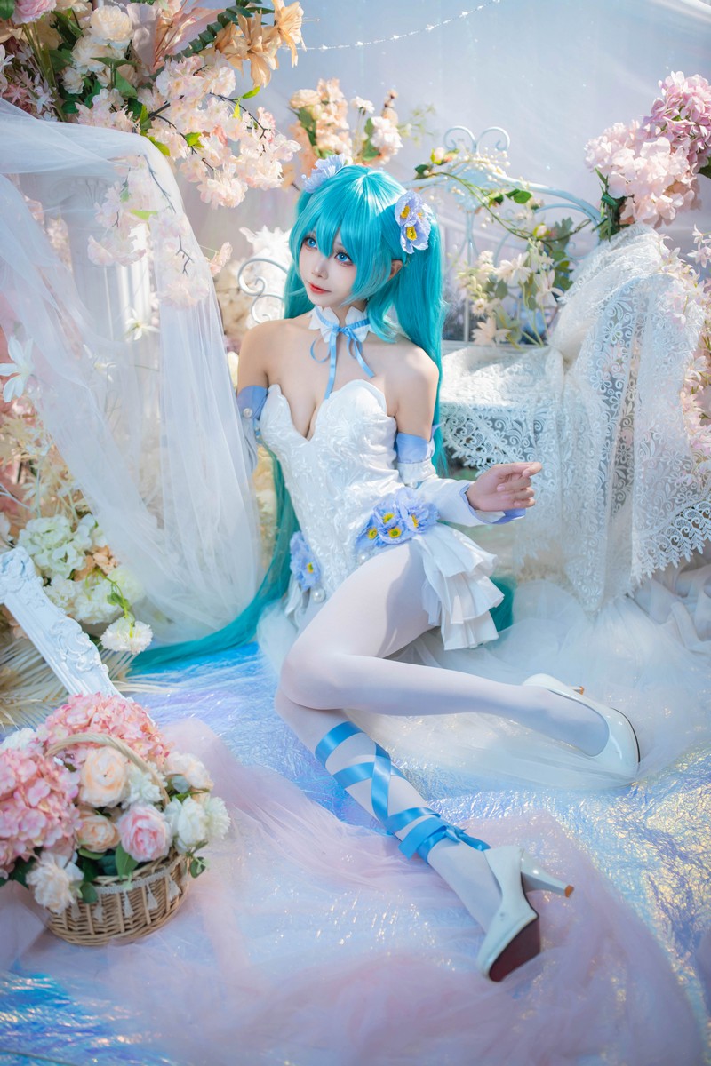 艾西Aiwest 初音未来粉蝶花Cosplay写真图集 Miku高清美图 44P (159.9M)插图1
