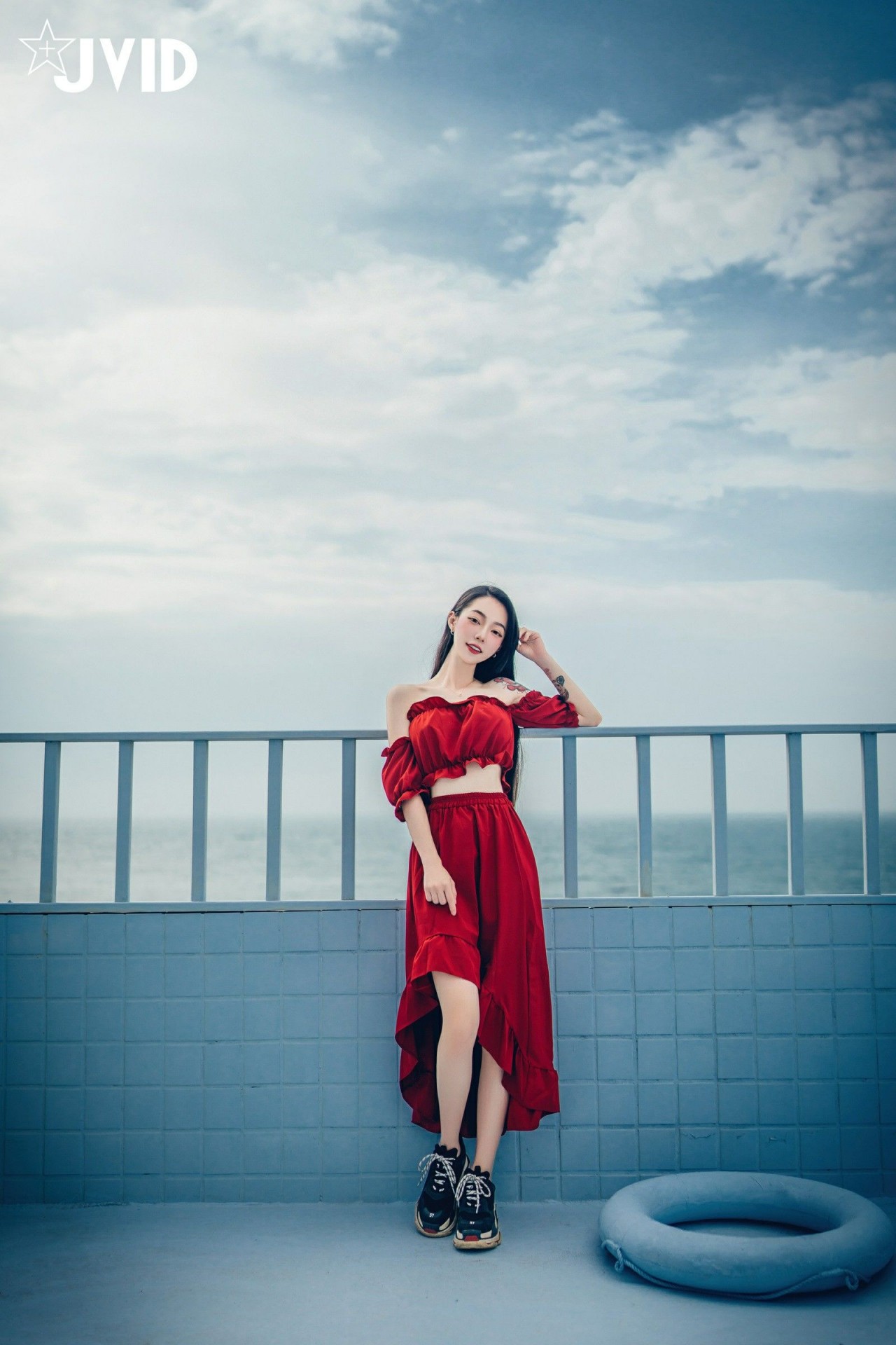 jvid 飄 飄《女神比基尼》美女写真，躺在浴缸场景，尽显性感姿态插图3