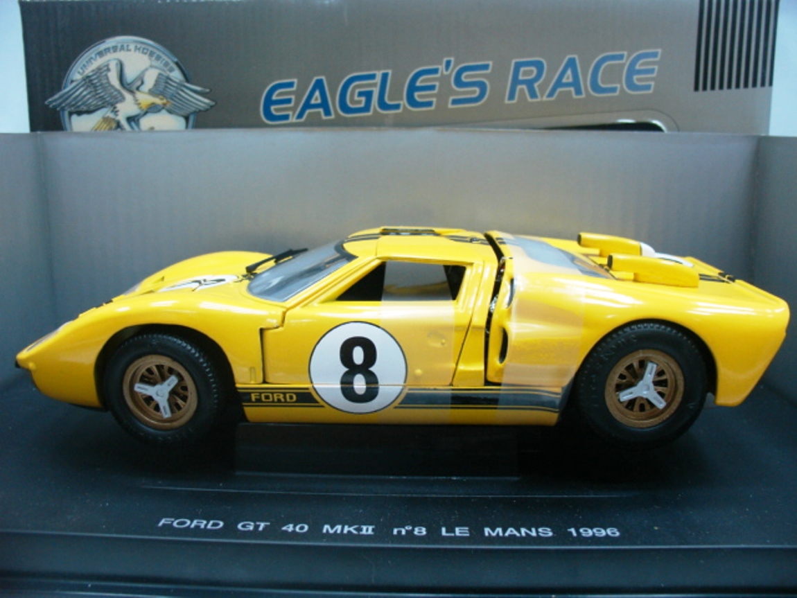 WOW EXTREMELY RARE Ford GT40 MkII #8 24h Le Mans 1966 1:18