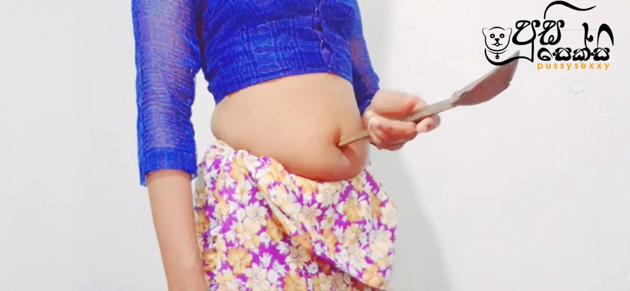 160_Village girl play with spoon.mp4_snapshot_02.17.920