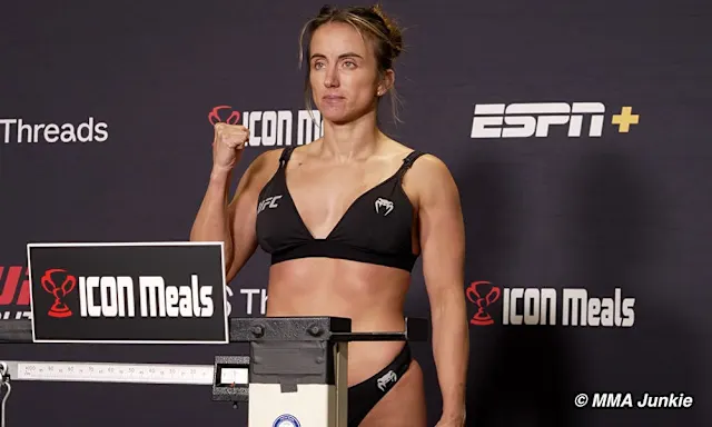Мейси Барбър срещу Карин Силва на UFC 323