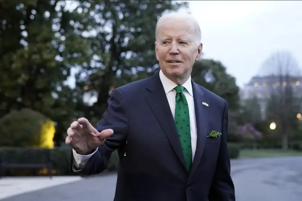 Joe Biden aplica primer veto, defiende norma sobre inversiones