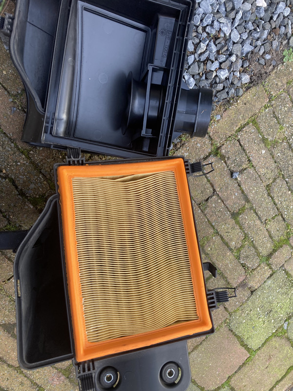 68D25F02-64A9-4F4F-BEE2-8C5B6130D7FE