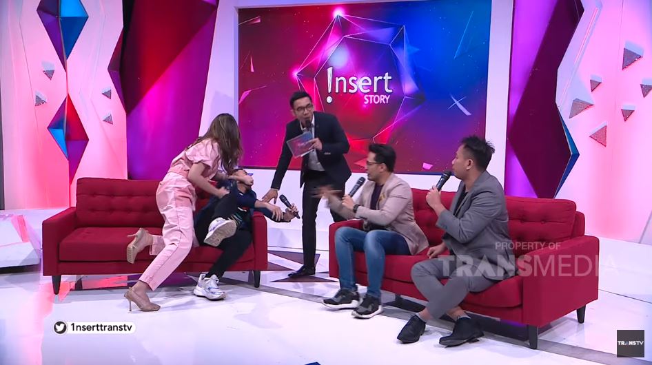 Luna Maya membungkam mulut Raffi Ahmad