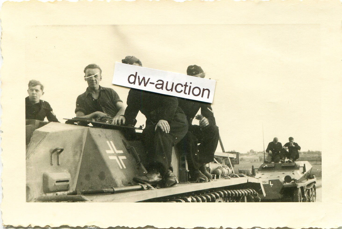 Sturmgeschütz und SdKfz Panzer AA Besatzung