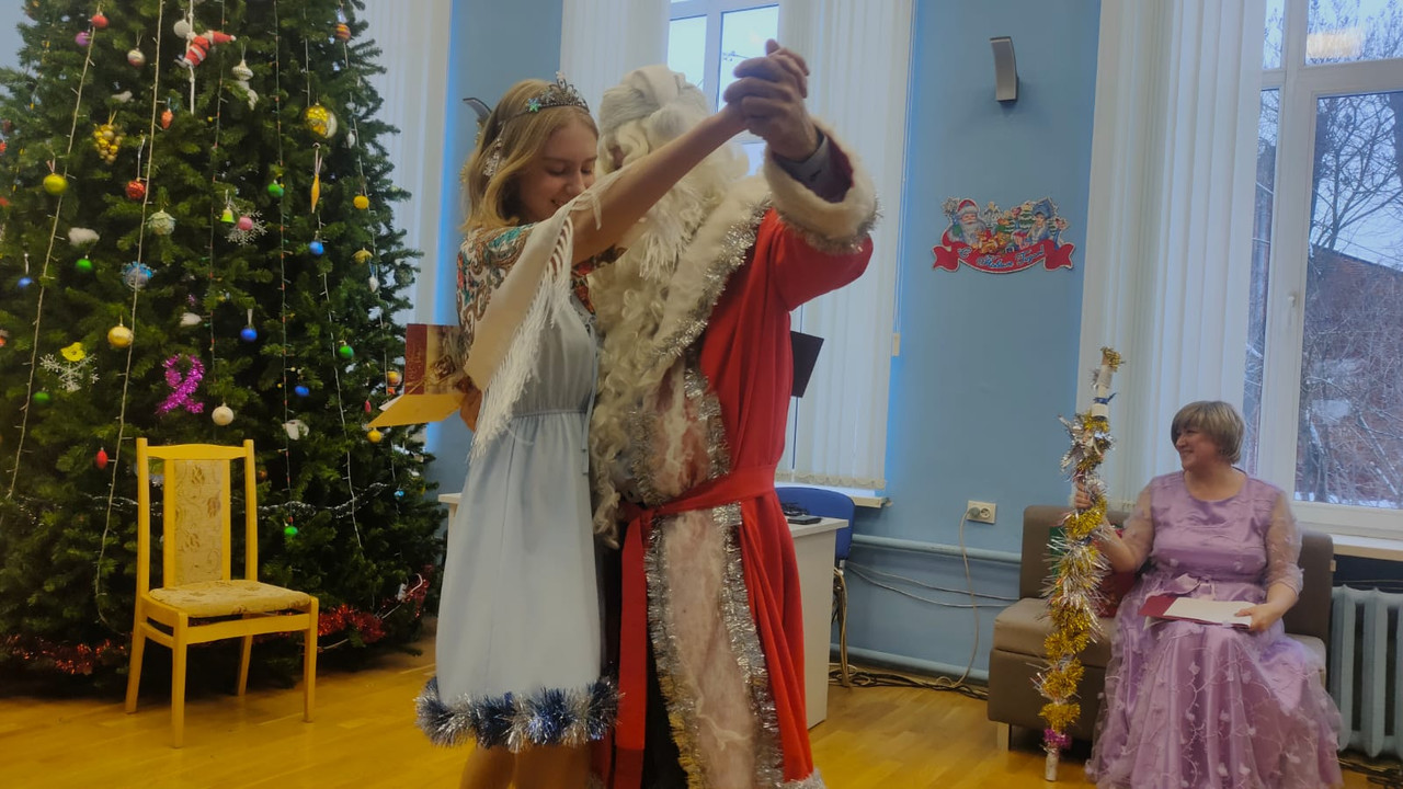 Танец деда мороза и снегурочки