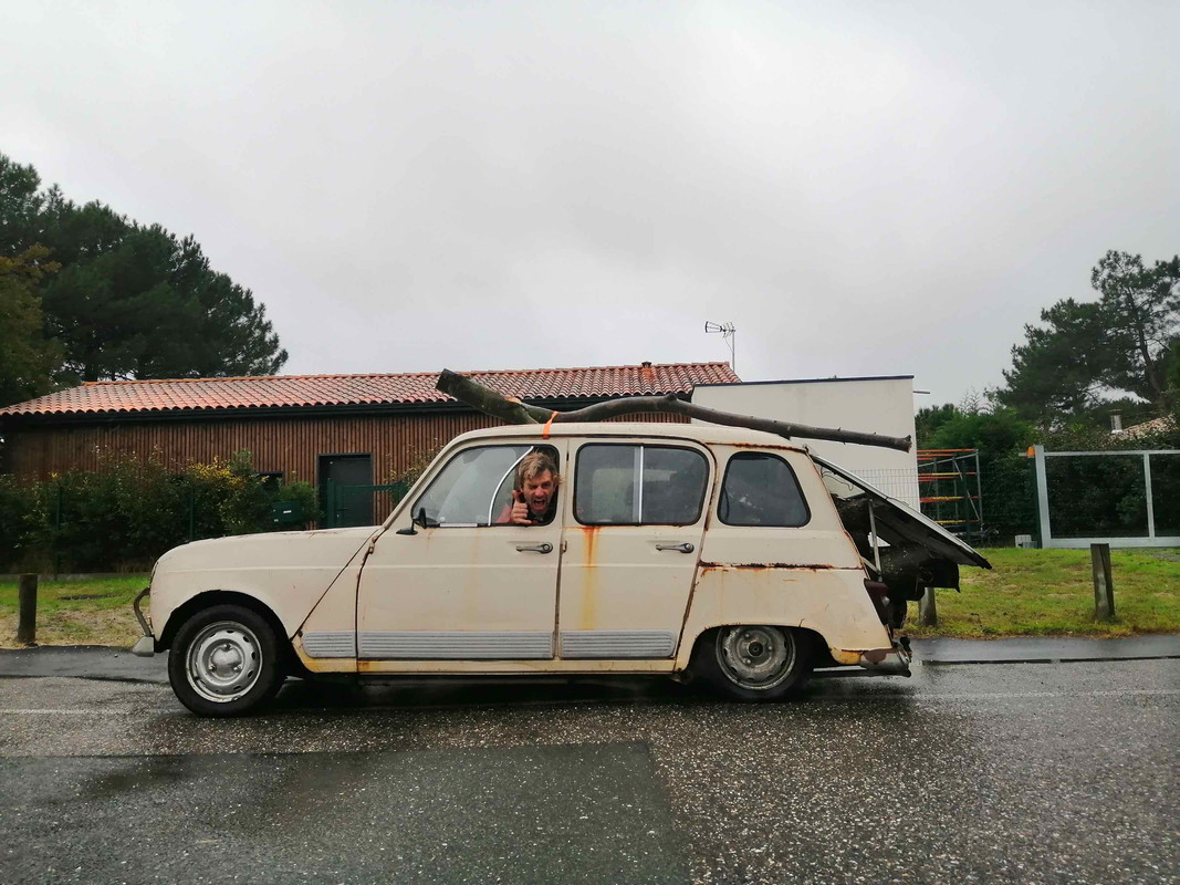 4L surchargée2 - copie