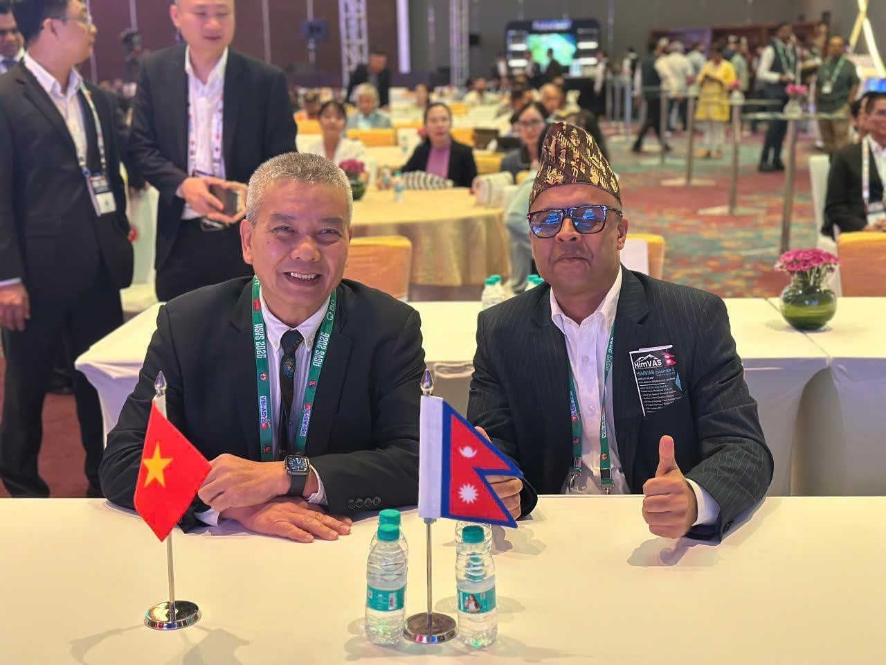 PGS.TS.BS Nguyễn Hữu Ước và các chuyên gia VNVDA chủ tọa, báo cáo khoa học tại ASVS 2026