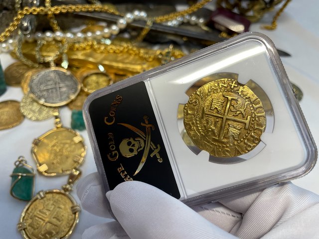 RARE 1702 ONLY 8KN PERU 8 ESCUDOS 1715 FLEET SHIPWRECK NGC 58