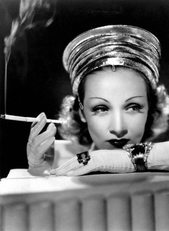 Marlene_Dietrich_b44