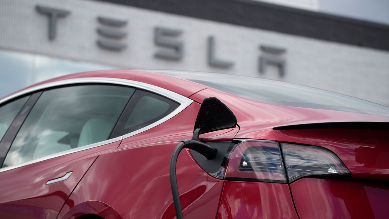 Tesla retira casi medio millón de autos por cuestiones de seguridad