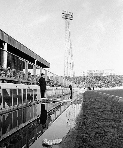 [Image: East-stand-a-packed-bridgford-end-79-80.jpg]