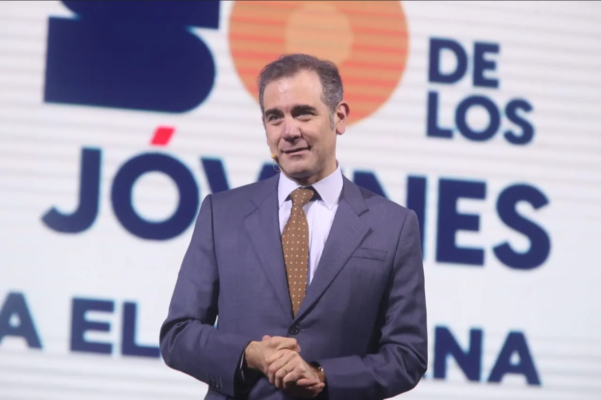 Toca a jóvenes defender la democracia: Lorenzo Córdova