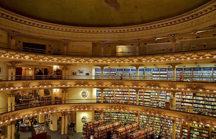 100 летний театр переделали в один из самых красивых книжных магазинов в мире
