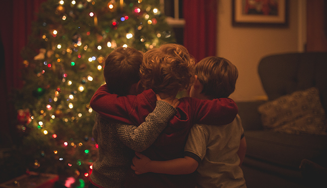 An den Beitrag angehängtes Bild: https://i.postimg.cc/y8GTvFGV/Children-Looking-at-Christmas-Tree-Blog-Resize-12-20.jpg