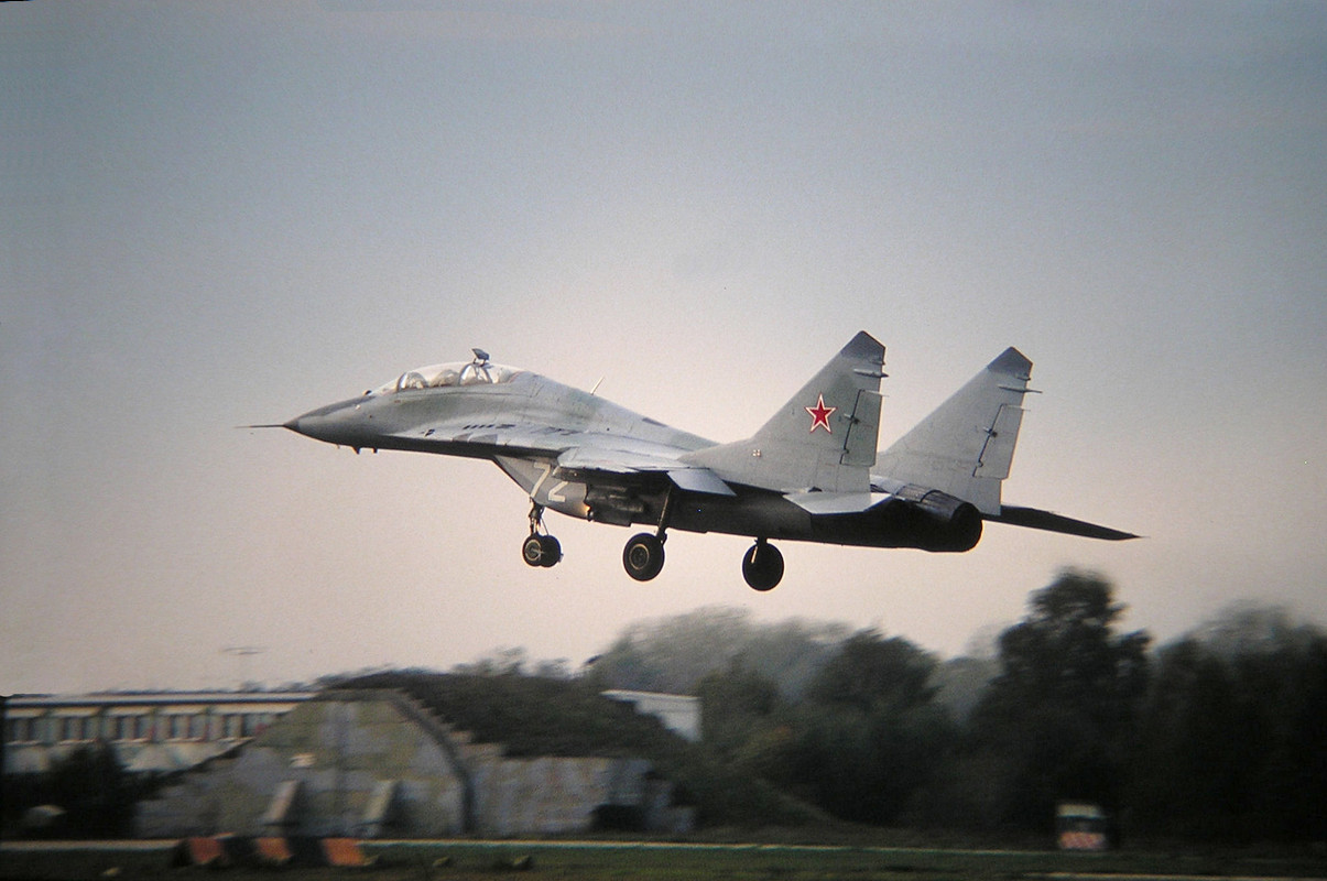 31 GvIAP MiG-29UB, 72 White_50903005494_Jan.93