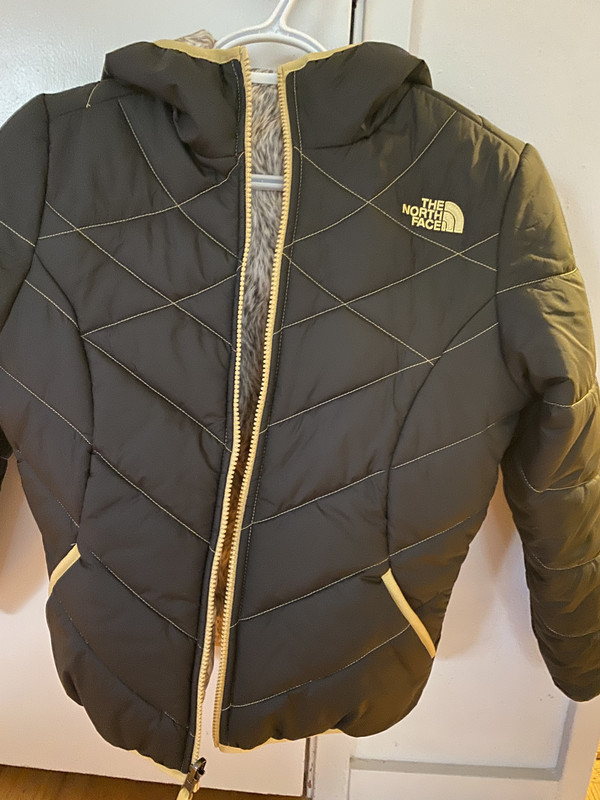 Bé nào có con gái 10-12 tuổi - free North face jacket E2-E2-D774-12-AF-4385-B22-E-5-A59-FF850-BCE
