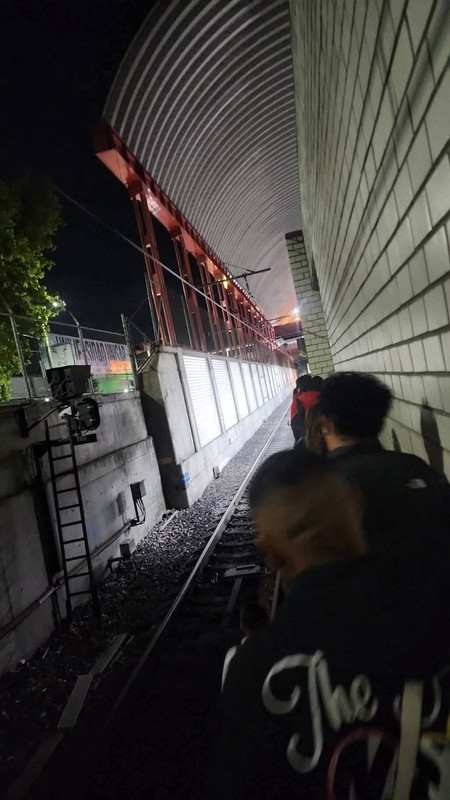 Estación del Metro saturada durante el cierre