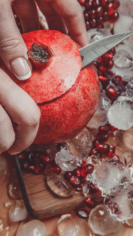 How to cut a pomegranate