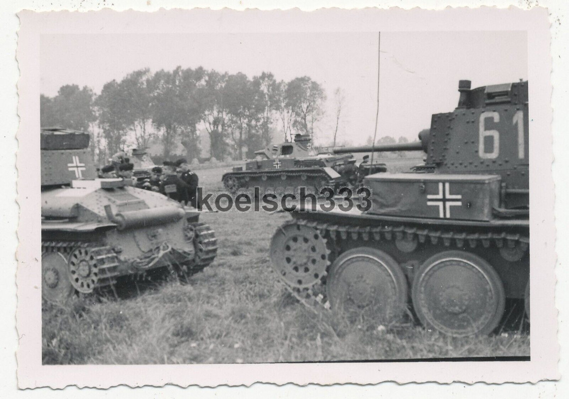 Foto Wehrmacht Panzer IV und Praga THN Pz.Kpfw. 38(t) an der Somme Frankreich