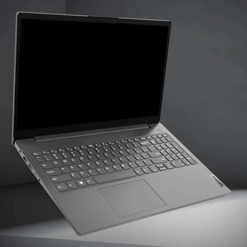 Laptop de negocios Lenovo V15 G3 mostrando su teclado completo y pantalla.