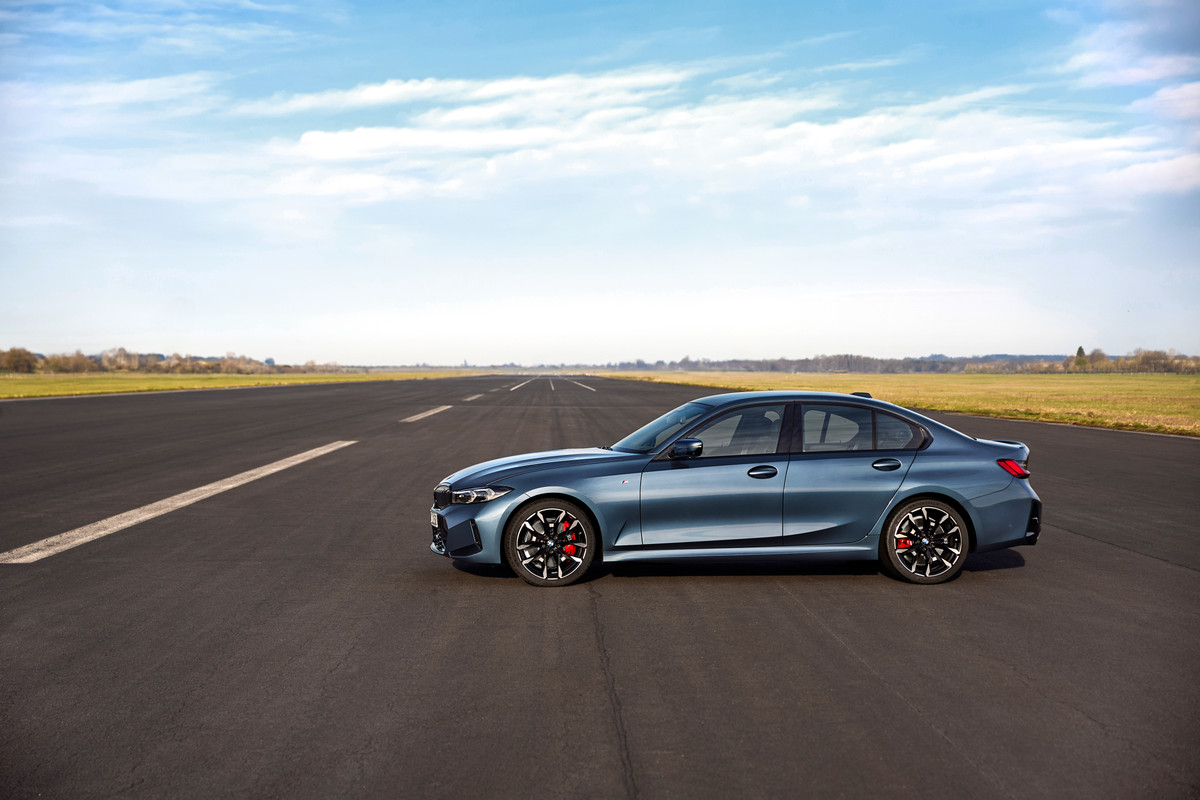 P90549632_highRes_the-new-bmw-330i-sed