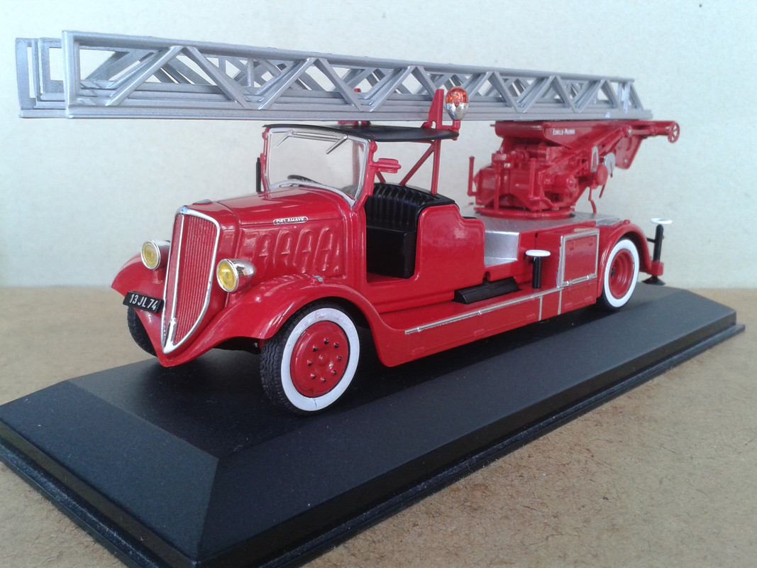 1939 Delahaye Type 103 con escalera Magirus hidráulica TTL de 26 metros “Bomberos del Principado de 