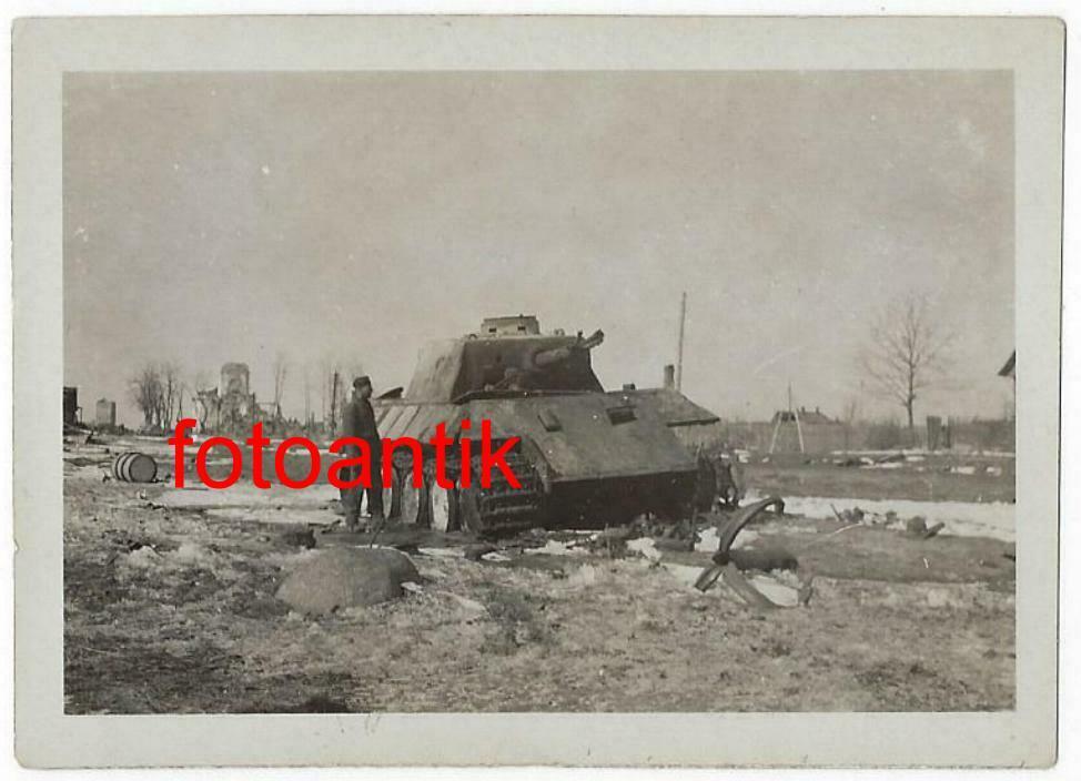 Belgien, Ardennen, Panzer Panther mit zerstörten Rohr,