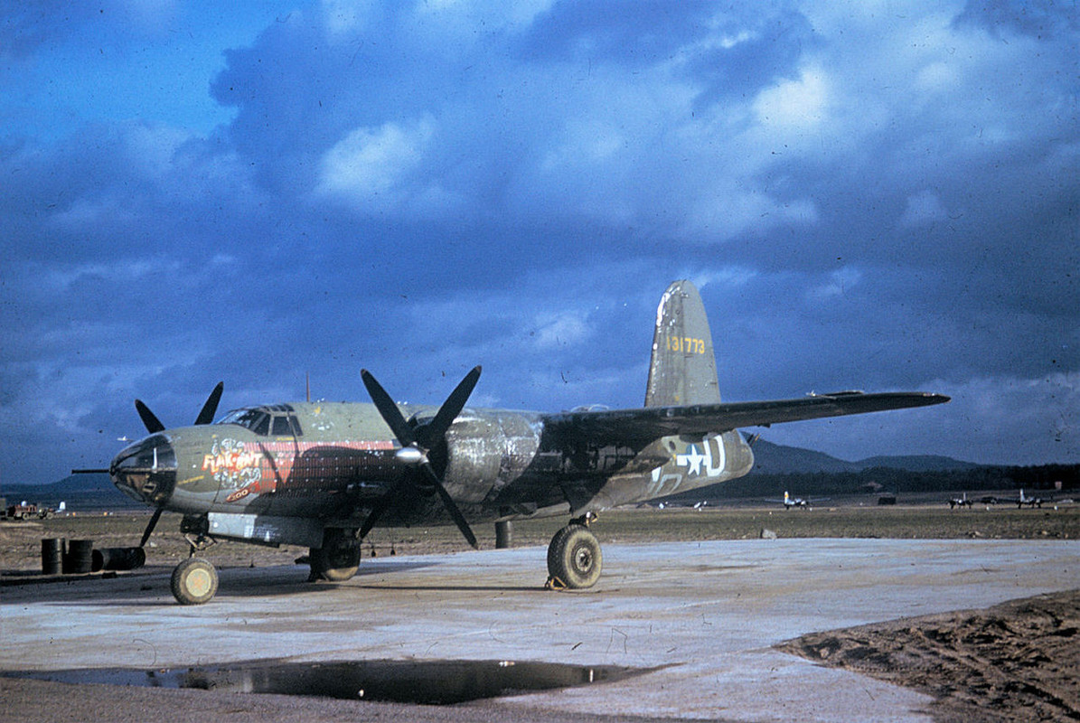 B-26 Marauder "Flak-Bait" 1280px-322d-Bomb-Group-B-26-Marauder-41-31773