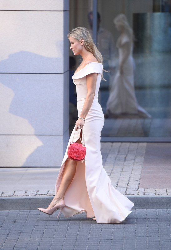 joanna-krupa-warsaw-july-17th-2017-7