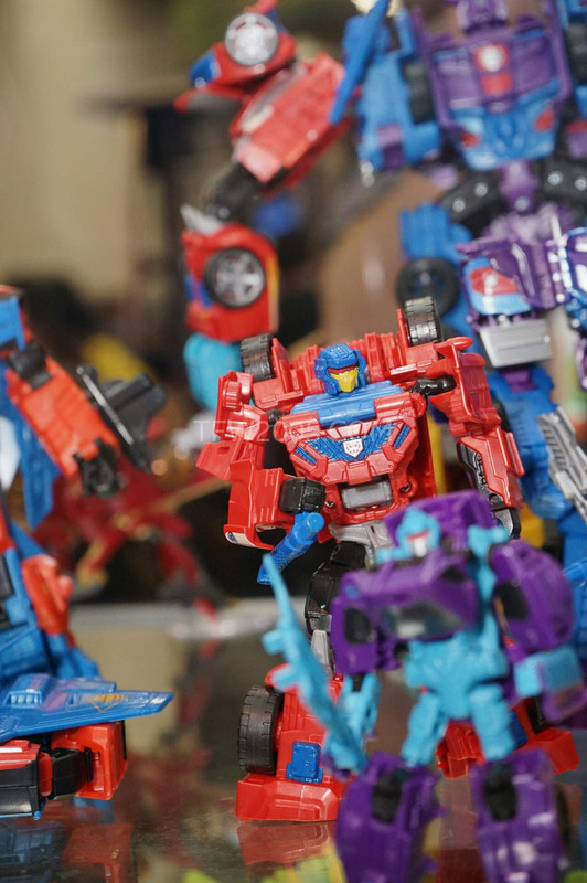 SDCC2015-Hasbro-Case-Transformers-Combiner-Wars-