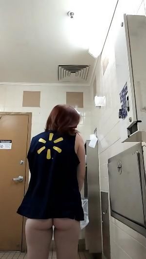 amateur-i-know-you-like-my-little-buttcheeks-hanging-out-NdHdJi