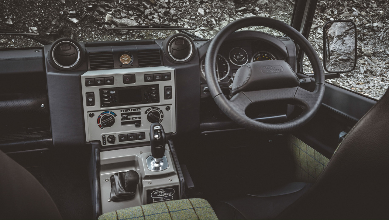 LANDROVERCLASSICDEFENDERWORKSV8ISLAYEDITION-09