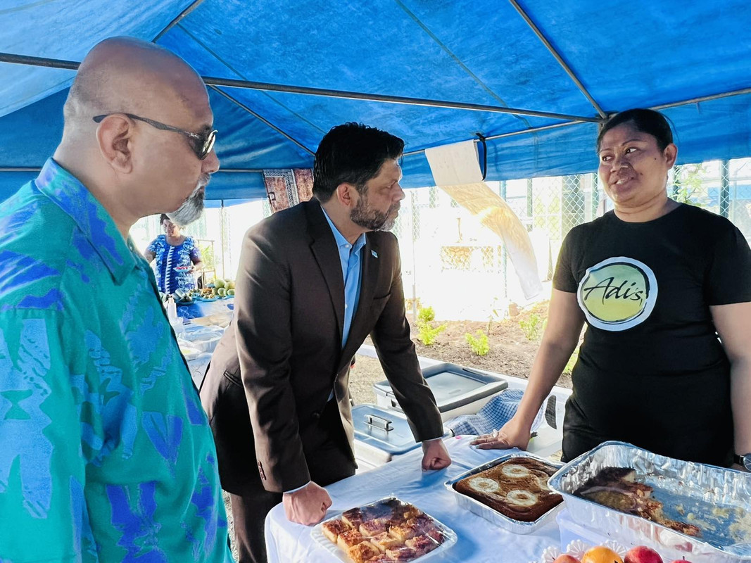 Hon-Mr-Aiyaz-Sayed-Khaiyum-meeting-the-women-vendors-at-the-FDB-mini-market-day