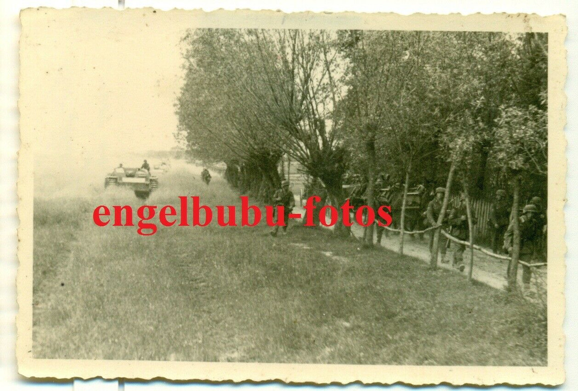 FOTO - STURMGESCHÜTZ  STUG - LEMBERG  Lwiw (POLEN) - Juni´41- 1.