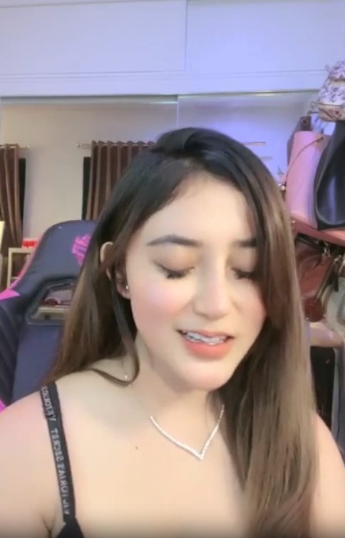 Lidya Danira Sukanya Diatas
