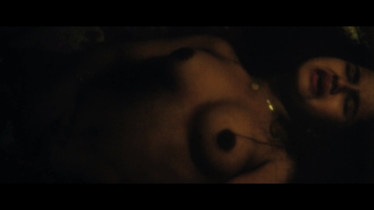 Miss.Lovely.2012.1080p.NF.mkv_snapshot_03.28_[2021.07.14_11.02.42]