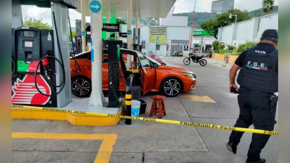 Gerente de agencia automotriz es asesinado a balazos mientras cargaba gasolina