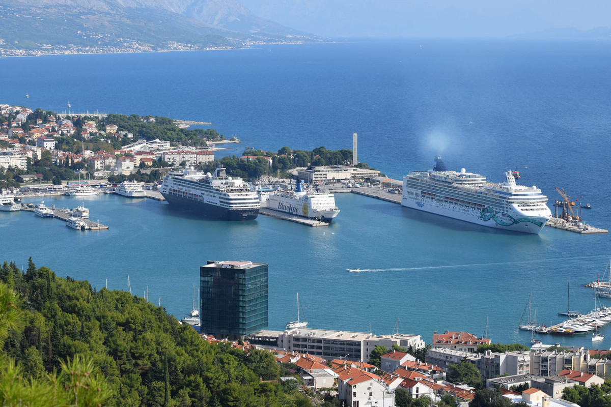 21894899432_193b8ba58d_k