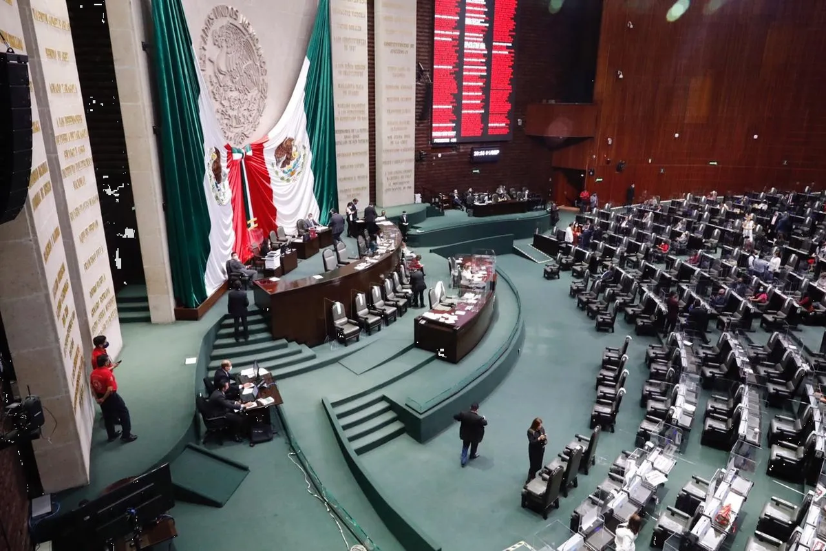 PAN va por reducción de jornada laboral también a servidores públicos