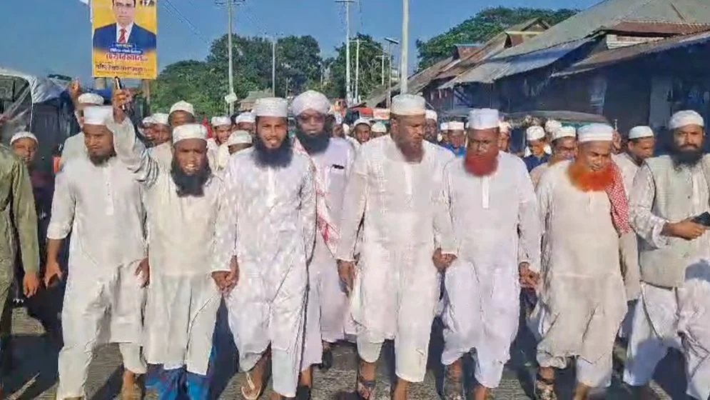 মসজিদে ঢুকে শিক্ষক-শিক্ষার্থীদের মারধর