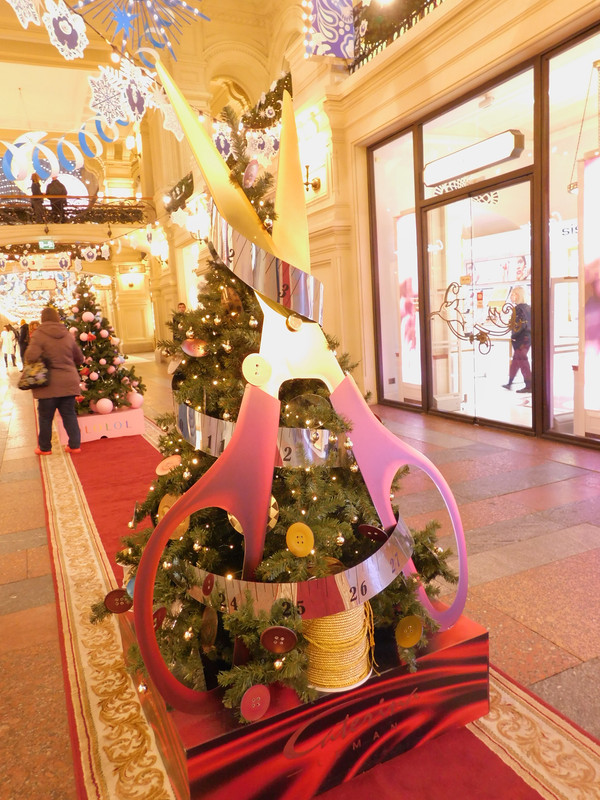 Выставка в музее Революции Кринолин и пр 185