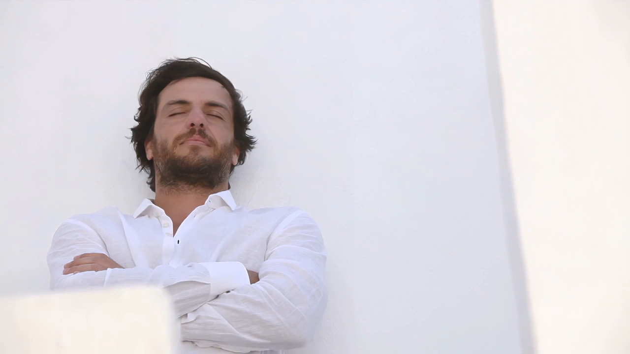 https://i.postimg.cc/y8nkRnS7/Isto-Gente-Making-of-Photoshoot-Alinne-Moraes-e-Rodrigo-Lombardi-ts-snapshot-01-25-557.jpg