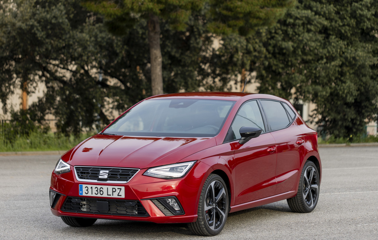 From-the-SEAT-127-to-the-Ibiza-50-years-of-driving-evolution_02_HQ