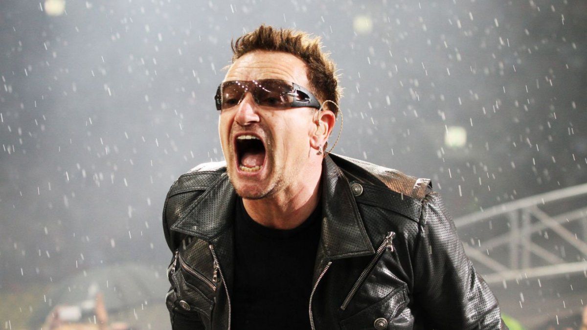 Cantante Bono ammette di vergognarsi della musica degli U2.