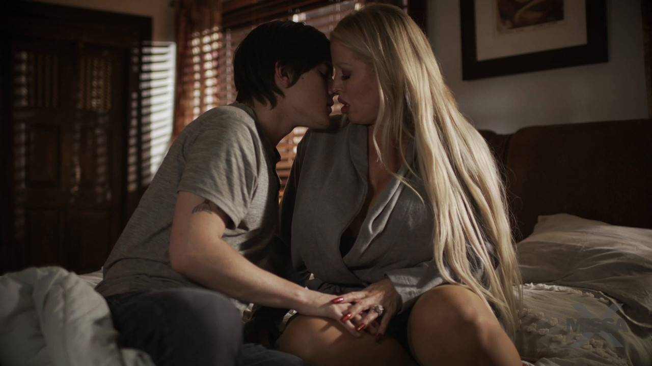 Alura Jenson - Helping Out Mom Pt 2 - MISSAX.mp4.0004