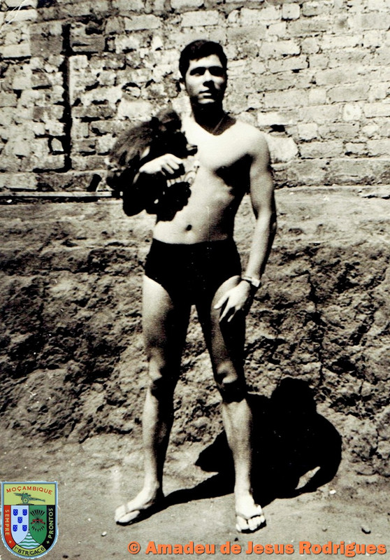 Em-Vila-Cabral-com-um-macaquinho