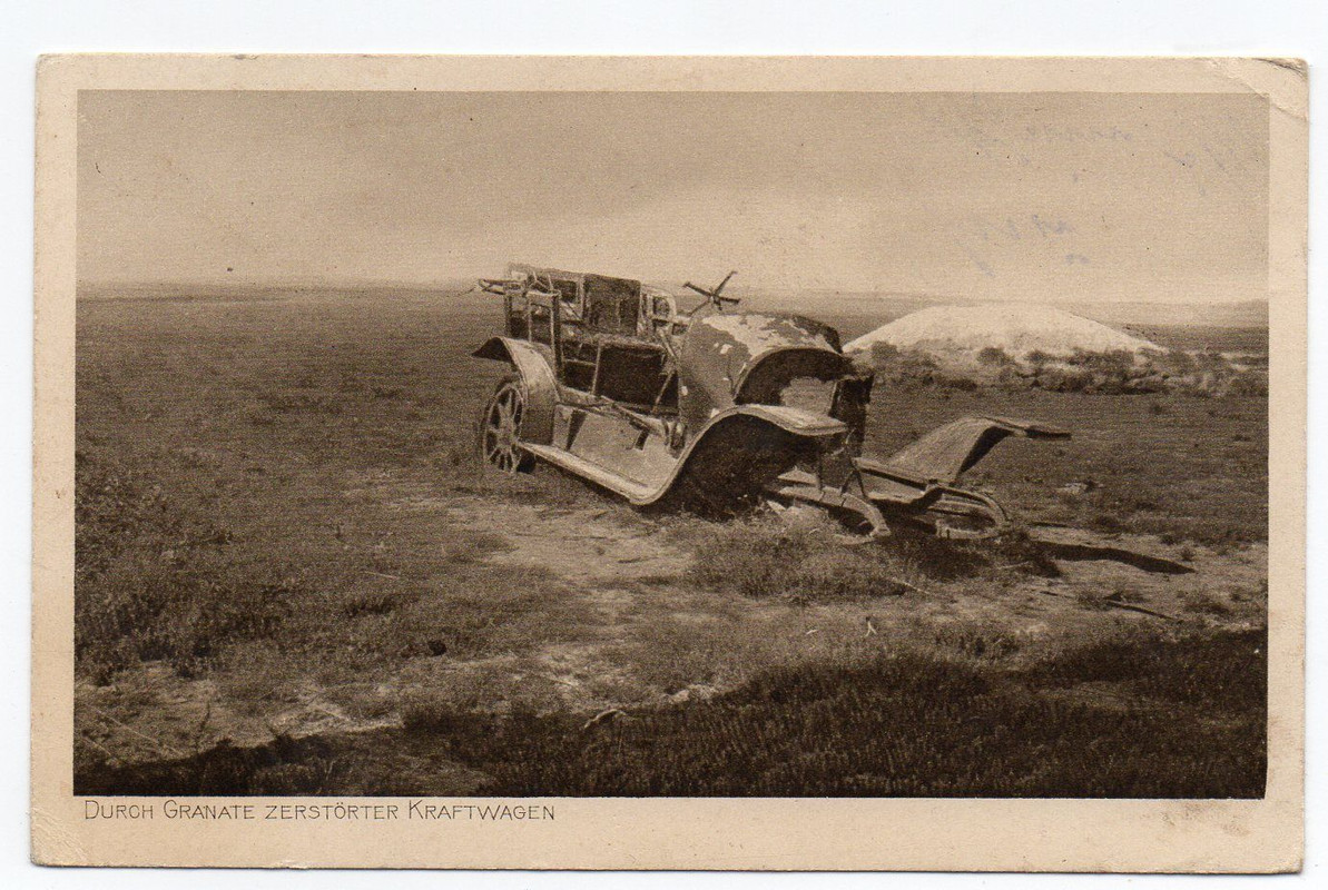 Durch Granate zerstörter Kraftwagen